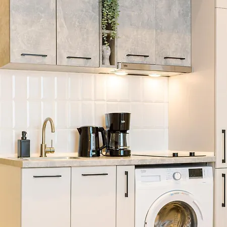 Downtown Living - Modern By Athenaeum *