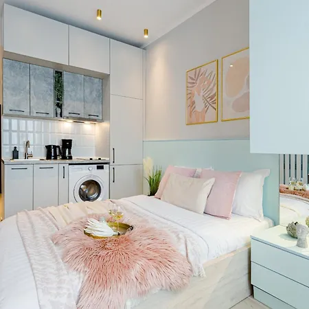 Downtown Living - Modern By Athenaeum Апартаменти *