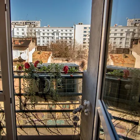 Апартаменти Downtown Living - Modern By Athenaeum *