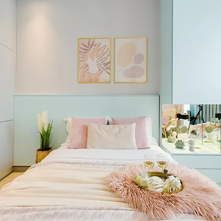 Downtown Living - Modern By Athenaeum