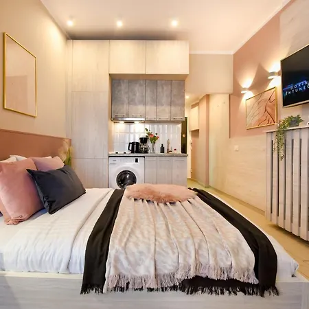 Apartment Downtown Living - Modern By Athenaeum