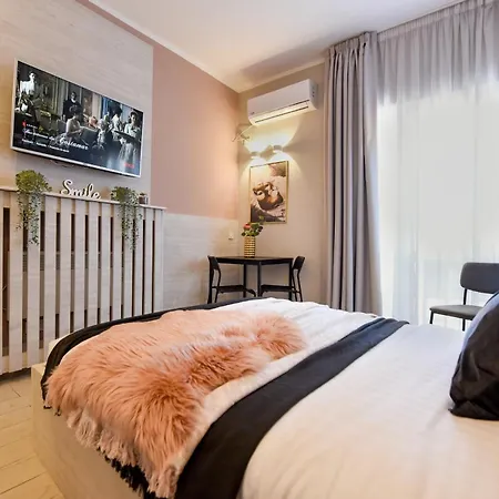 Downtown Living - Modern By Athenaeum
