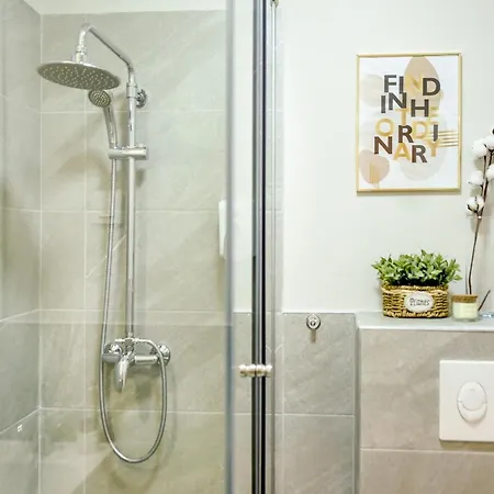 Apartment Downtown Living - Modern By Athenaeum