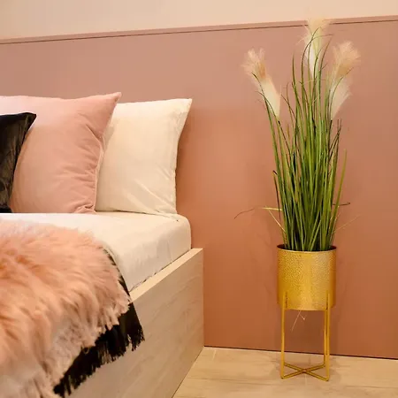 Downtown Living - Modern By Athenaeum *